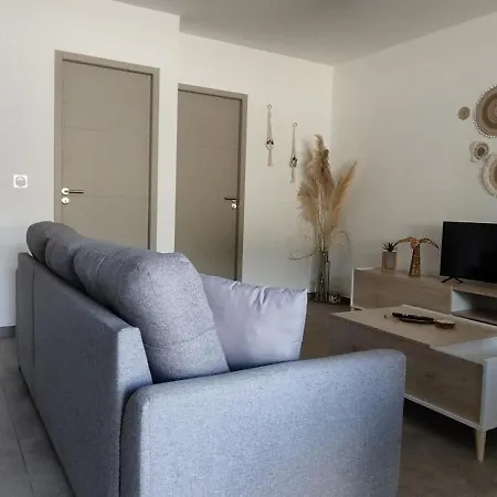 Lelia Apartment *